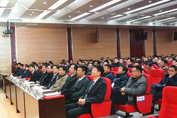 【新时代新篇章】 郑州尊龙凯时重型装备有限公司揭牌庆典盛大举办