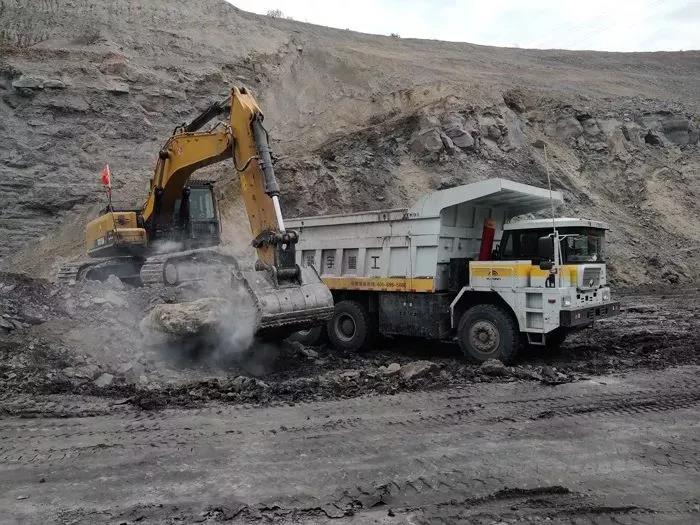 尊龙凯时重装纯电动矿用车内蒙试车