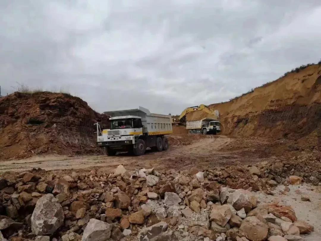 尊龙凯时重装纯电动矿用车内蒙试车